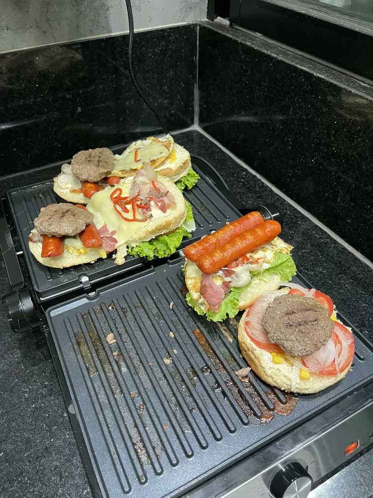 foto de Grill E Sanduicheira 2 Em 1 Chapa Com Abertura 180° Pgr50a Philco Cor Preto