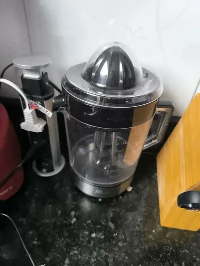 foto de Espremedor de Frutas 1,2L WAP WJ1200 40W com Acionamento Automático e Dois Ajustes de Espremedor 220V