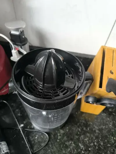 foto de Espremedor de Frutas 1,2L WAP WJ1200 40W com Acionamento Automático e Dois Ajustes de Espremedor 220V