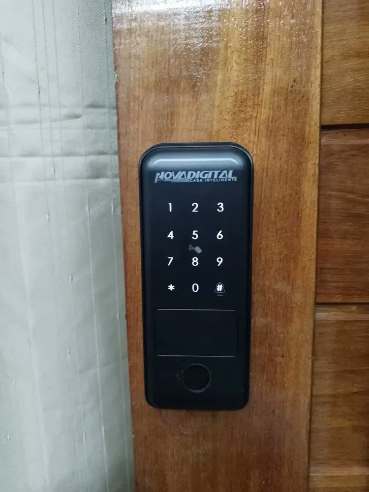 foto de Fechadura Inteligente Eletrônica Sobrepor Wifi Novadigital SM-07 Biometria Digital Senha Cartão Chave Sem Maçaneta Preta