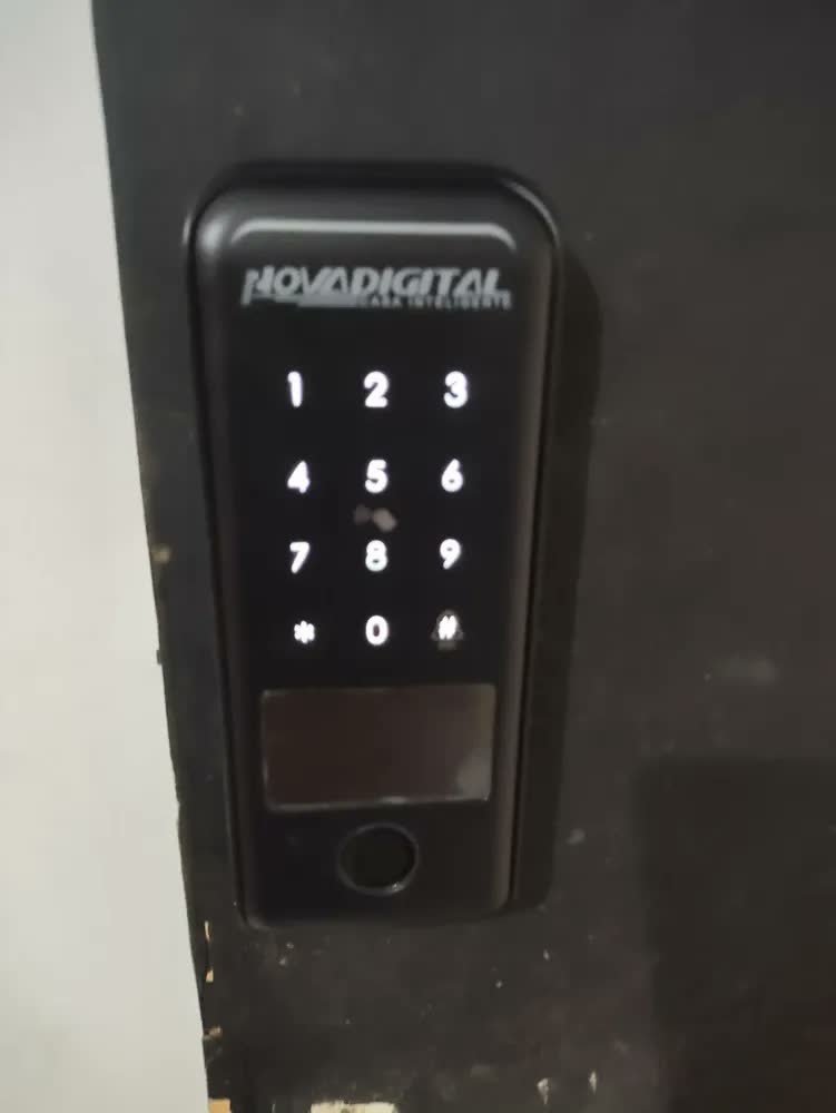 foto de Fechadura Inteligente Eletrônica Sobrepor Wifi Novadigital SM-07 Biometria Digital Senha Cartão Chave Sem Maçaneta Preta