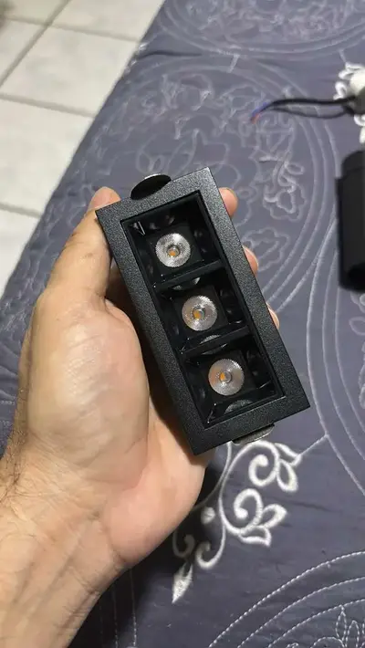 foto de Spot Embutir LED VLED Preto 6W Teto 3000K Picco Triplo Linear Quadrado