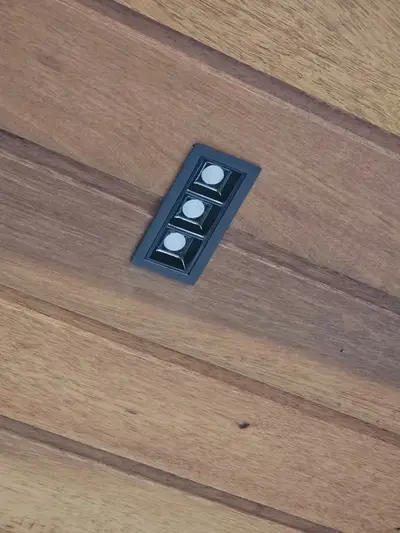 foto de Spot Embutir LED VLED Preto 6W Teto 3000K Picco Triplo Linear Quadrado