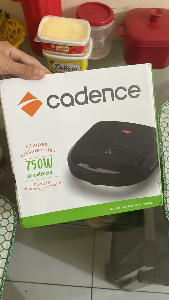 foto de Sanduicheira Elétrica Cadence Sandugrill Preta Cor Preto