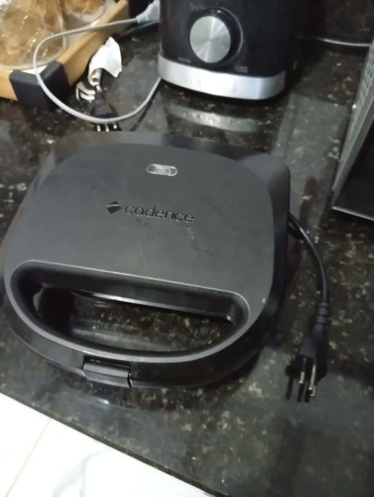 foto de Sanduicheira Elétrica Cadence Sandugrill Preta Cor Preto