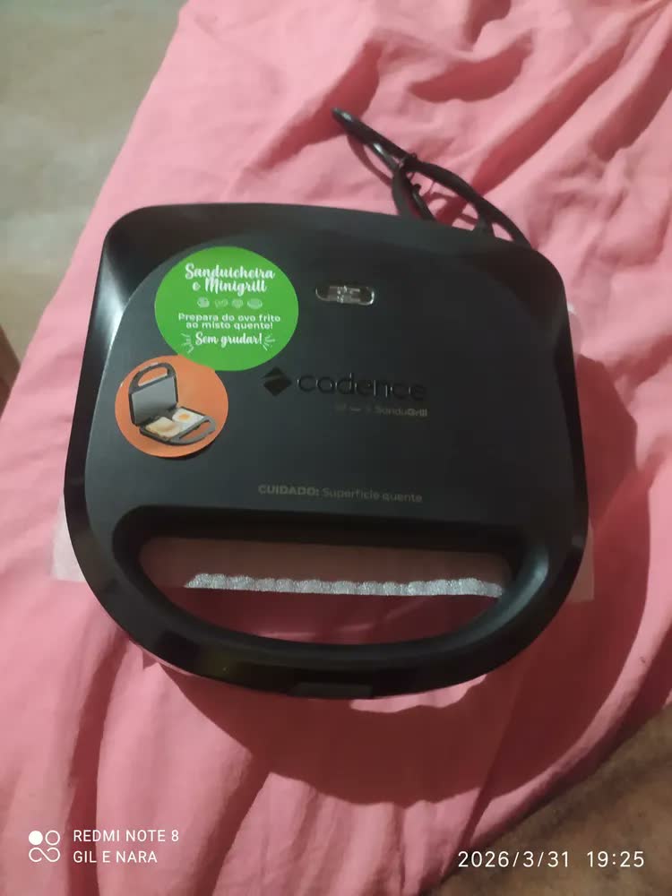 foto de Sanduicheira Elétrica Cadence Sandugrill Preta Cor Preto