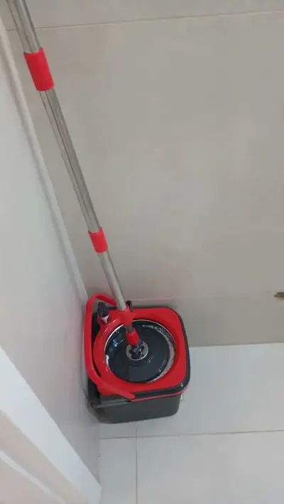 foto de Mop Esfregão Duo Giratório Desmontável Duas Águas Cesto Inox Cor Cinza-escuro
