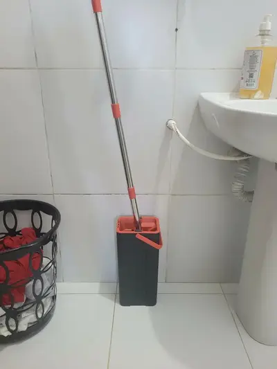 foto de Mop Esfregão Duo Giratório Desmontável Duas Águas Cesto Inox Cor Cinza-escuro