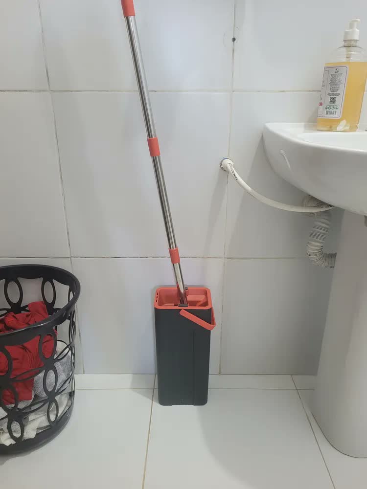 foto de Mop Esfregão Duo Giratório Desmontável Duas Águas Cesto Inox Cor Cinza-escuro