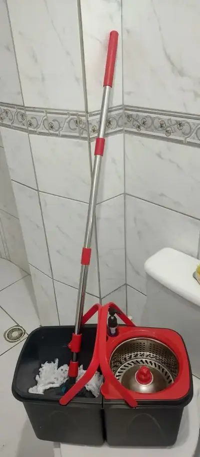 foto de Mop Esfregão Duo Giratório Desmontável Duas Águas Cesto Inox Cor Cinza-escuro