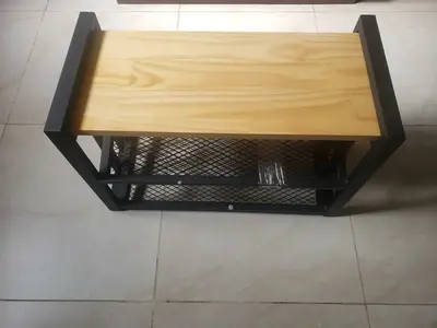 foto de Sapateira Banco Estilo Industrial 60cm Tela Inclinada Cor Preto