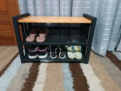 foto de Sapateira Banco Estilo Industrial 60cm Tela Inclinada Cor Preto