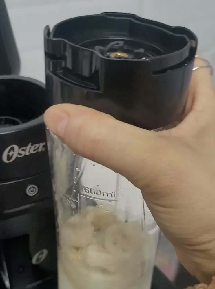 foto de Liquidificador Portátil 700w C/ 2 Jarras To Go Blender Oster