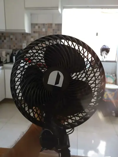 foto de Ventilador Oscilante 20cm Cultivo Indoor Grow Estufa Estrutura Preto Pás Preto Diâmetro 20 cm Material das pás Plástico Quantidade de pás 3