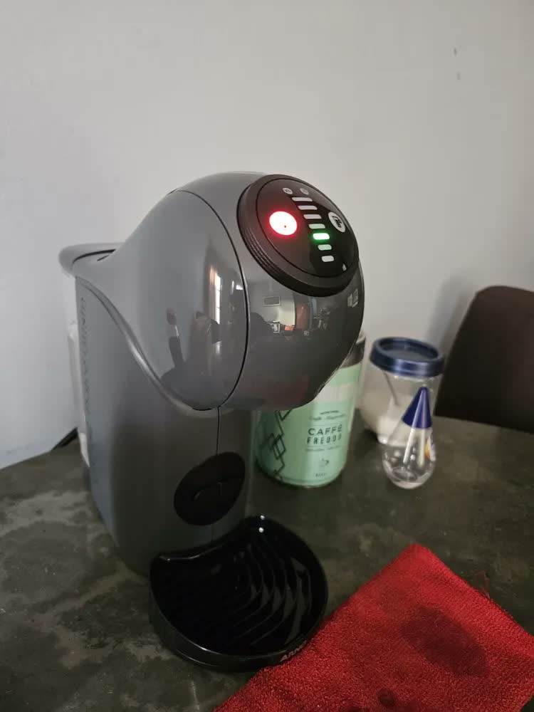 foto de Nescafé Dolce Gusto Arno Genio S Basic Branca Dgs1 Cor Branco
