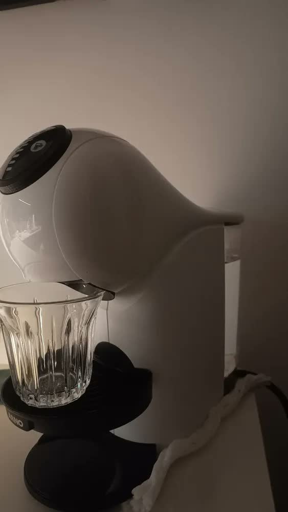 foto de Nescafé Dolce Gusto Arno Genio S Basic Branca Dgs1 Cor Branco