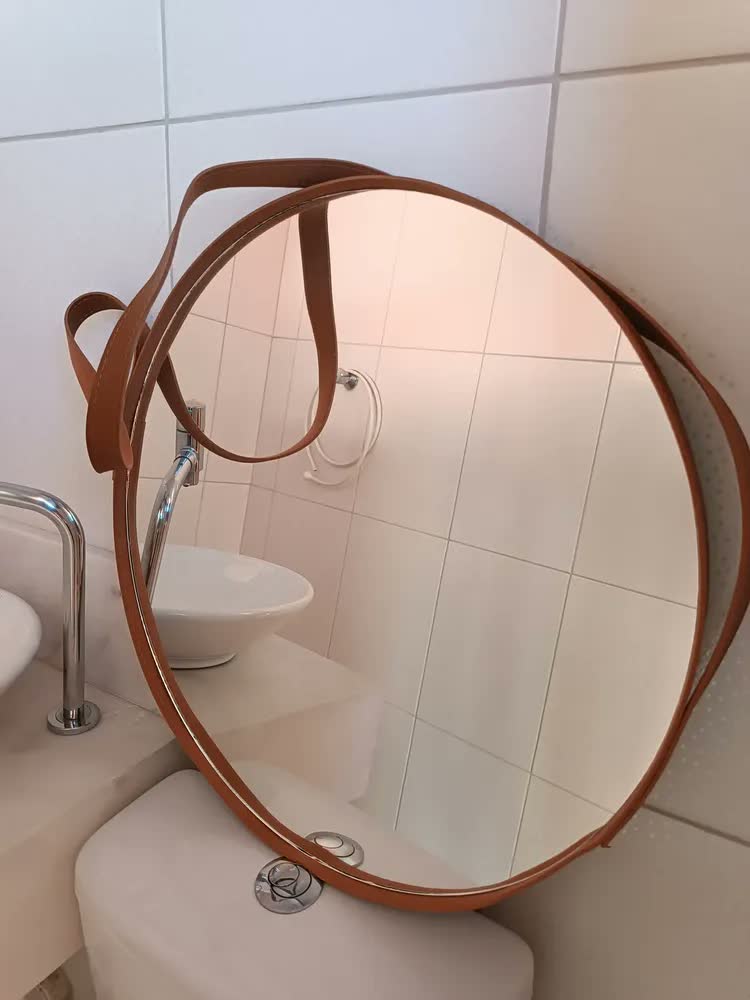 foto de Espelho Adnet Redondo 30 40 50 Cm Alça Em Couro Decorativo