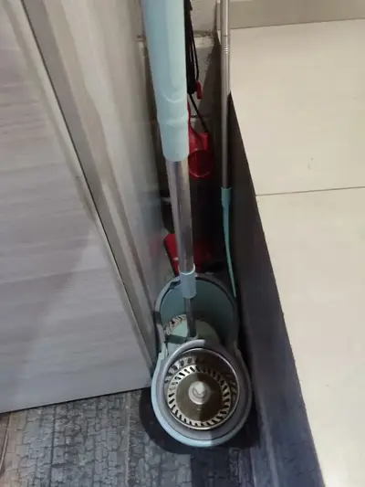 foto de Mop Giratório 8l Rodinhas Esfregão 130cm Cesto Inox C/ Refil