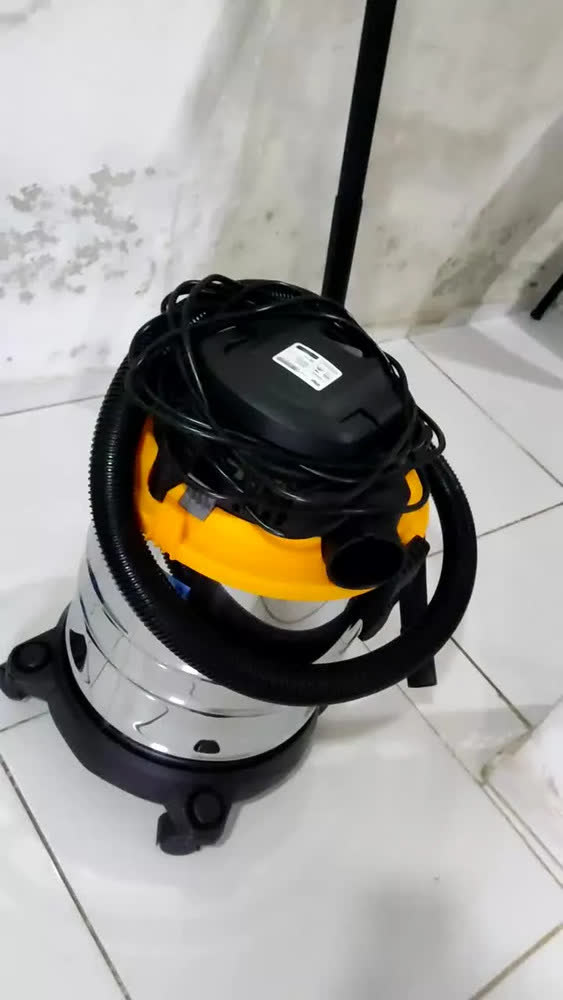 foto de Aspirador de Pó e Água WAP GTW INOX 25 Com Soprador e Potência de 2000W