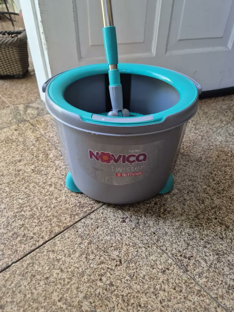 foto de Mop Giratório Noviça Esfregão Azul-turquesa Microfibra Balde Alumínio