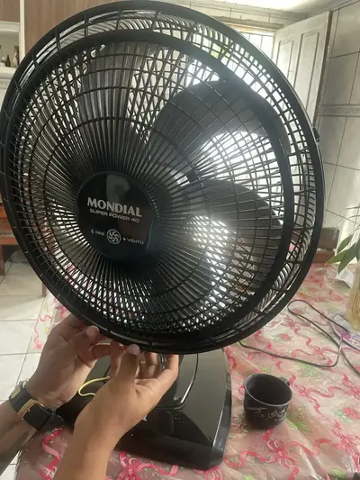 foto de Ventilador De Mesa Vsp-40-w Super Power 40 Cm Mondial 140w Estrutura Branco/Azul Pás Branco/Azul