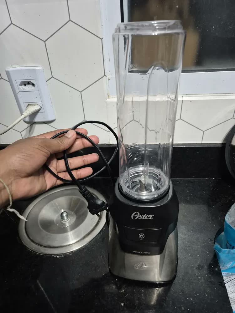 foto de Blender Power Inox Oster Com 2 Jarras To Go Cor Prateado