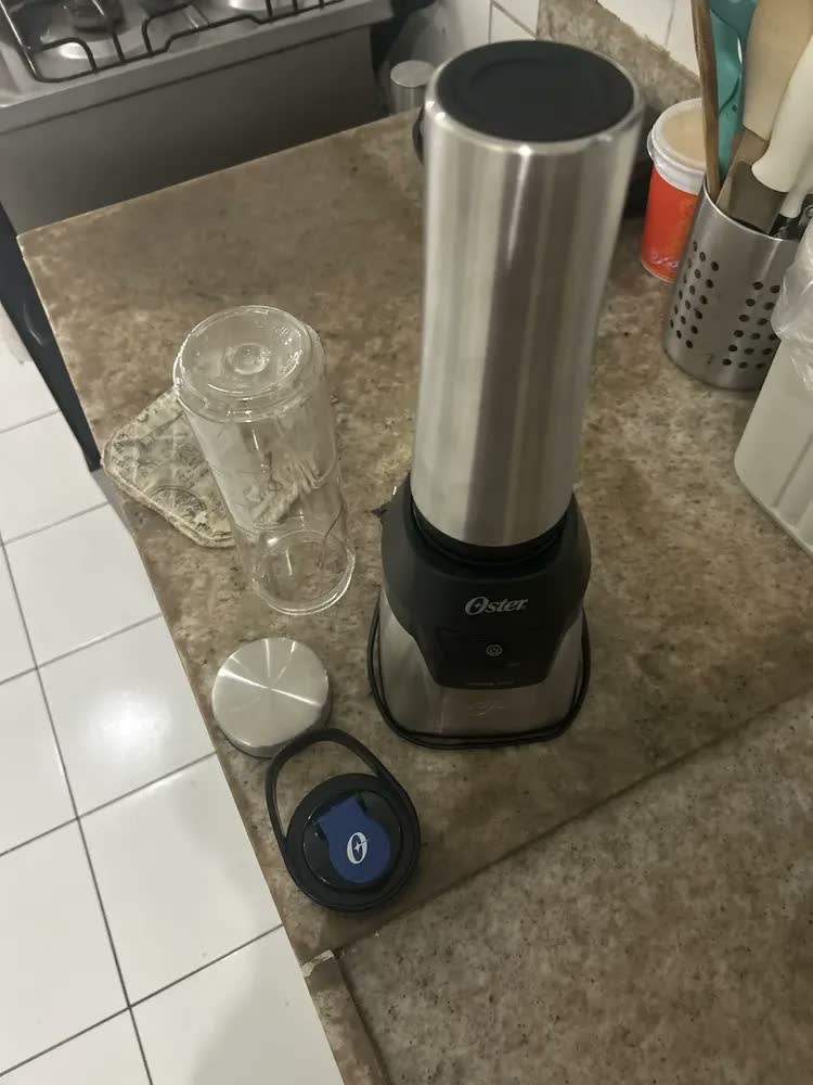 foto de Blender Power Inox Oster Com 2 Jarras To Go Cor Prateado
