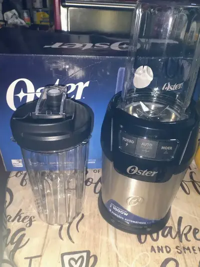 foto de Blender Ultra Power 1000 Oster Com 2 Copos