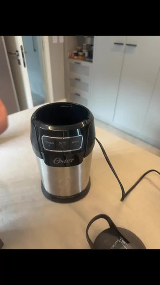 foto de Blender Ultra Power 1000 Oster Com 2 Copos