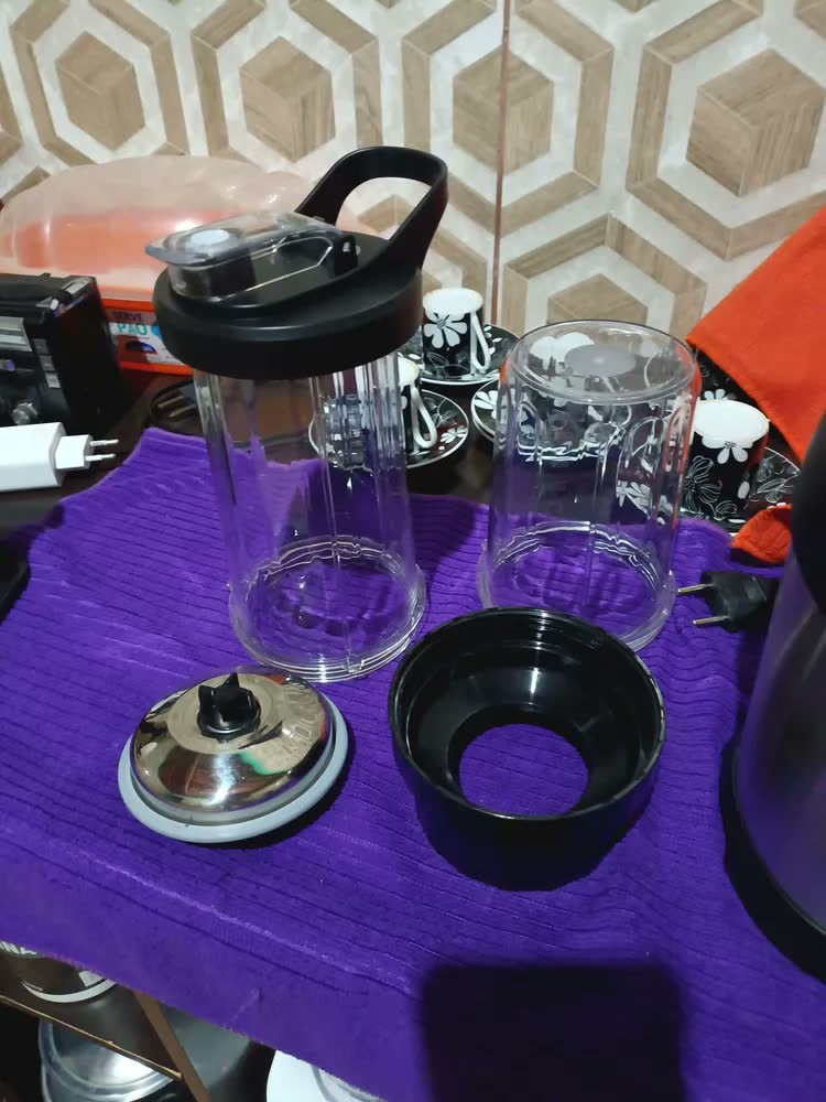 foto de Blender Ultra Power 1000 Oster Com 2 Copos