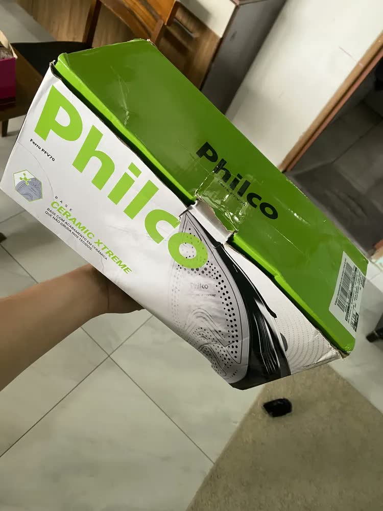 foto de Ferro De Passar A Vapor Philco 320ml Base Cerâmica PFV70 Cor Preto