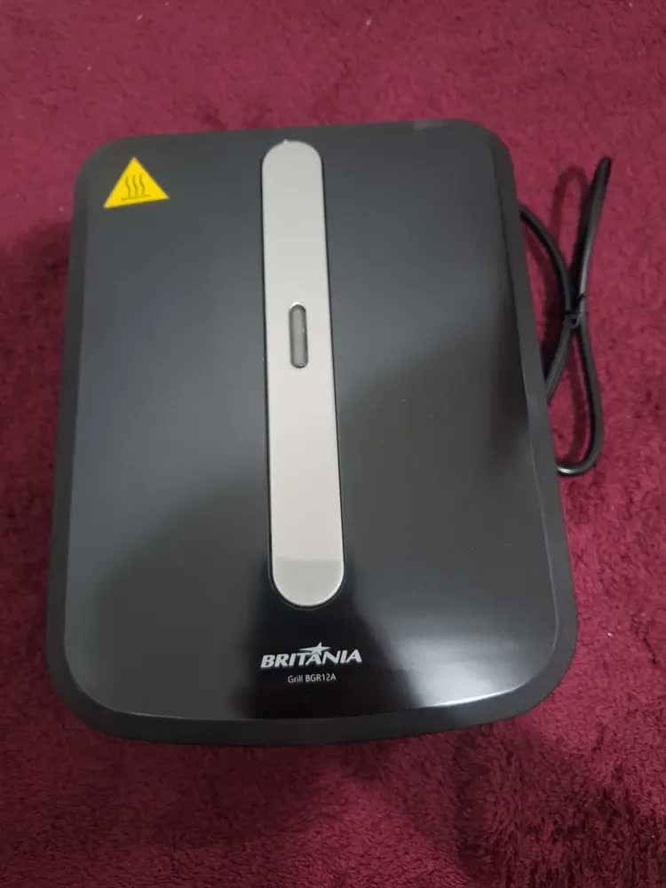 foto de Grill 750w 2 Sanduiches Chapas Antiaderentes Bgr12a Cor Preto Britânia