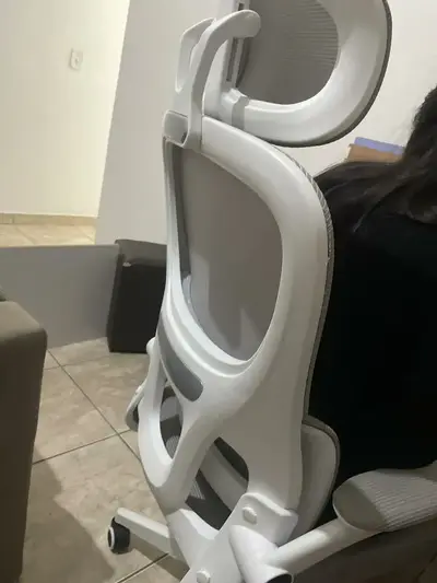 foto de Cadeira Escritório Ergonômica Genebra G500 Luvinco Cor Cinza Com Suporte Lombar Estofado Mesh