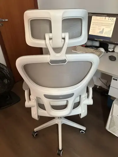 foto de Cadeira Escritório Ergonômica Genebra G500 Luvinco Cor Cinza Com Suporte Lombar Estofado Mesh