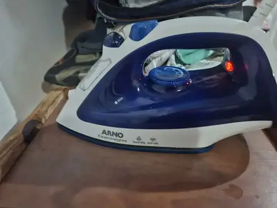 foto de Ferro A Vapor Essentialgliss Azul Com Base Antiaderente Fea1