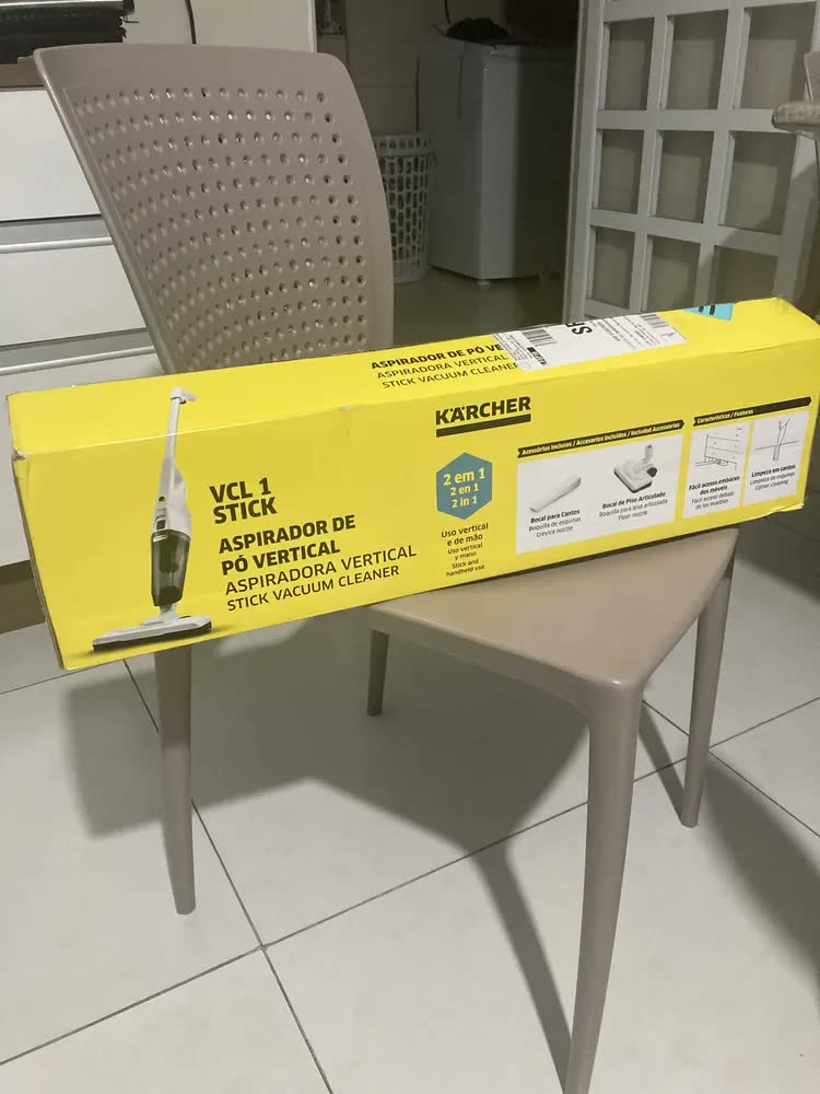foto de Aspirador De Pó Vertical 2 Em 1 Kärcher Vcl Stick Com Filtro Hepa 1000w 220v