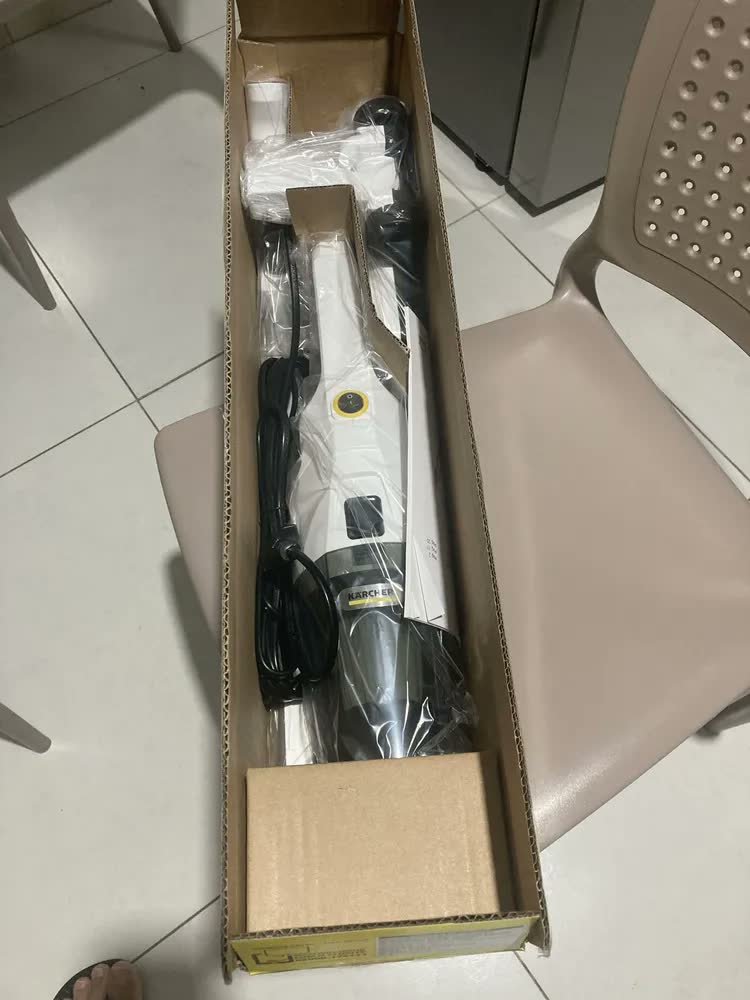 foto de Aspirador De Pó Vertical 2 Em 1 Kärcher Vcl Stick Com Filtro Hepa 1000w 220v