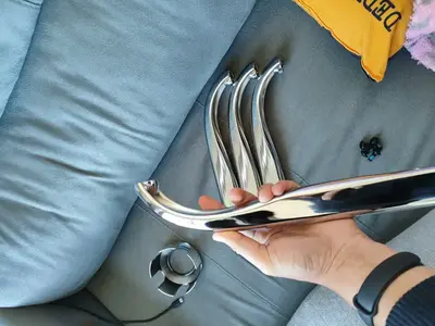 foto de Cadeira De Escritório Ergonômica Mônaco Bt07 Luvinco Malha Respirável Com Suporte Lombar Adaptável Apoio Para Pés Retrátil Encosto Ajustável Seis Posições Cor Preta Suporta 200kg
