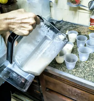 foto de Liquidificador Philco 1500W 3,1L 12 Velocidades com 6 Lâminas PLQ15A
