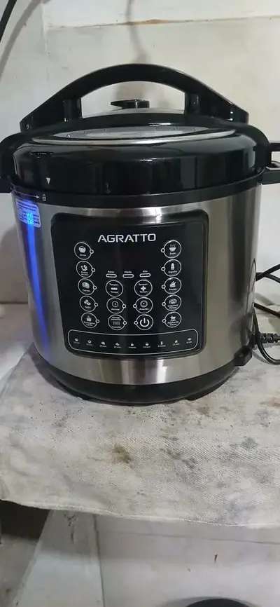 foto de Panela Pressão Elétrica 6 Litros Multifunções Painel Digital Antiaderente Agratto Appd01i