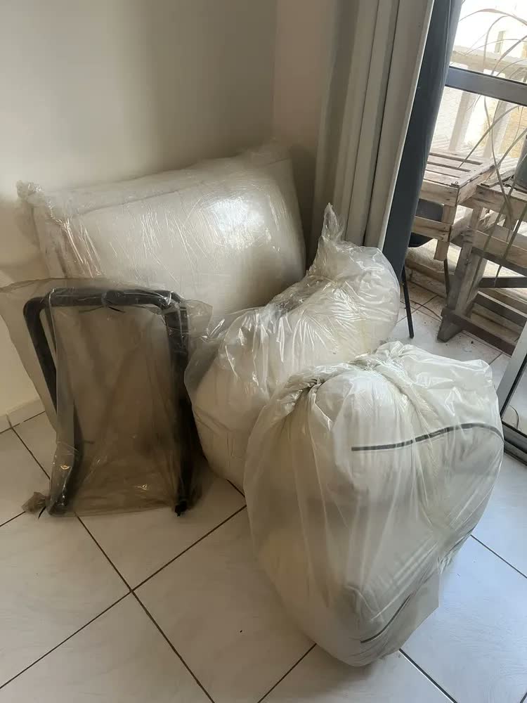 foto de Puff Sofá 2 Em 1 Na Caixa Que Vira Cama Casal Pufe Moderno Cor Terracota Design Industrial