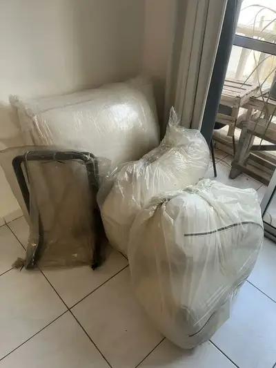 foto de Puff Sofá Cama Cor Nude/bege Casal 2 Em 1 Na Caixa Industrial Pufe Moderno