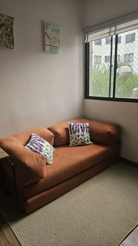 foto de Puff Sofá Cama Cor Nude/bege Casal 2 Em 1 Na Caixa Industrial Pufe Moderno