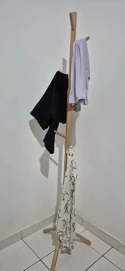 foto de Mancebo Cabideiro Arara Desmontavel Vertical de Chão em Madeira, 175cm 8 Ganchos Estável, Heimon