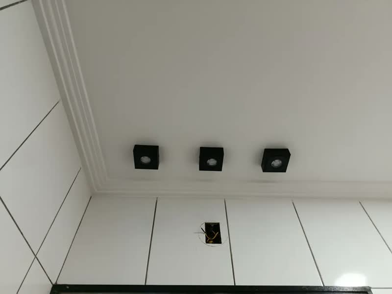 foto de Spot Slim Sobrepor Preto Led 7w Quente Em Alumínio Teto Beiral Externo Interno Mf271 Mega Forte Iluminação
