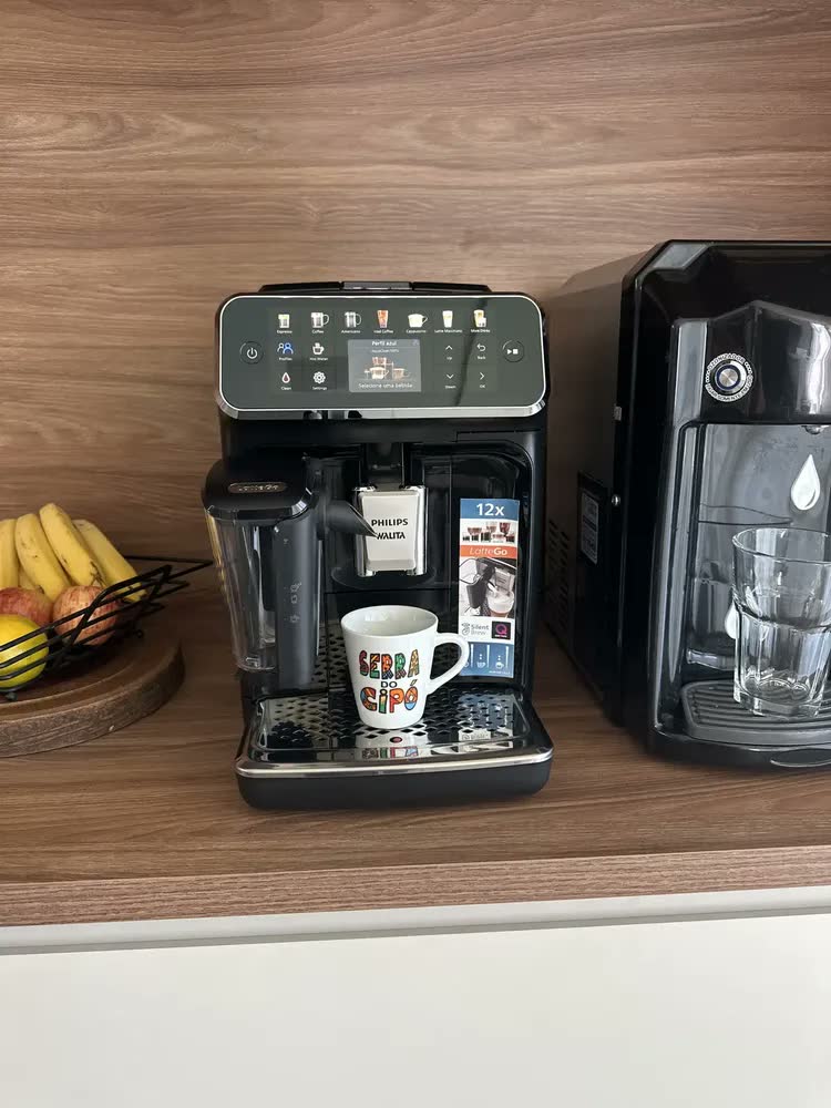 foto de Cafeteira Maquina Philips Expresso 12 Bebidas Serie 4400
