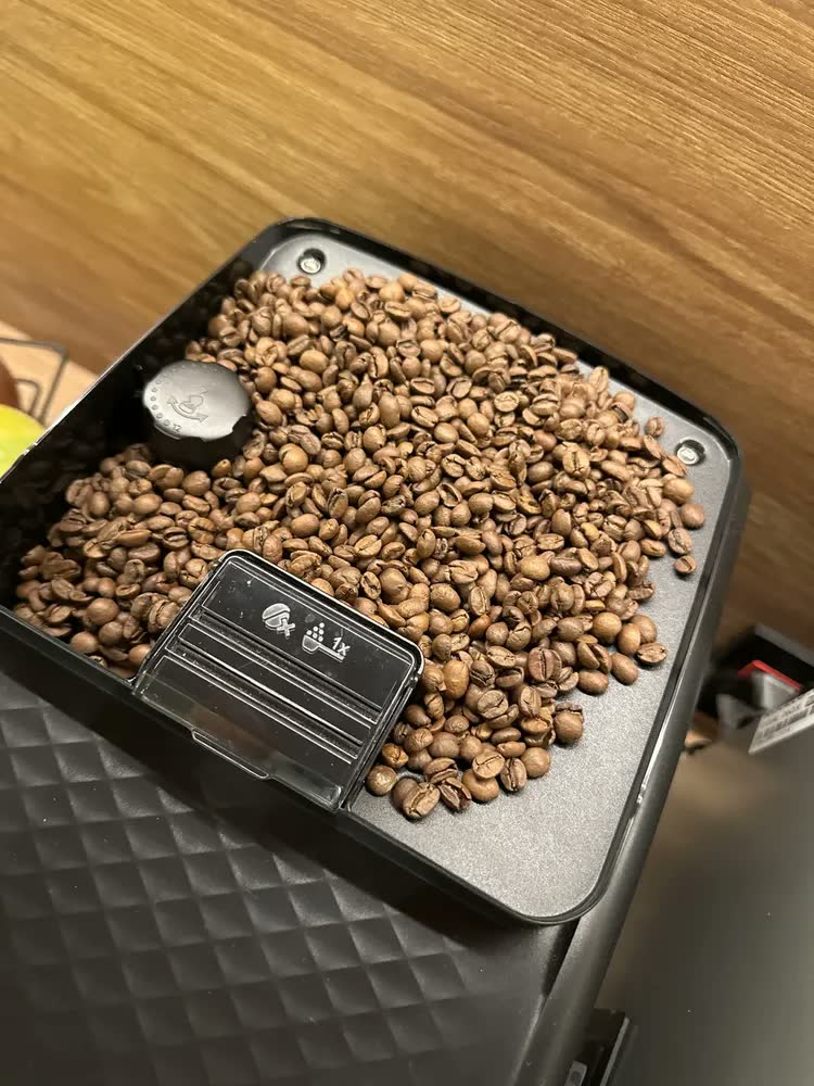foto de Cafeteira Maquina Philips Expresso 12 Bebidas Serie 4400