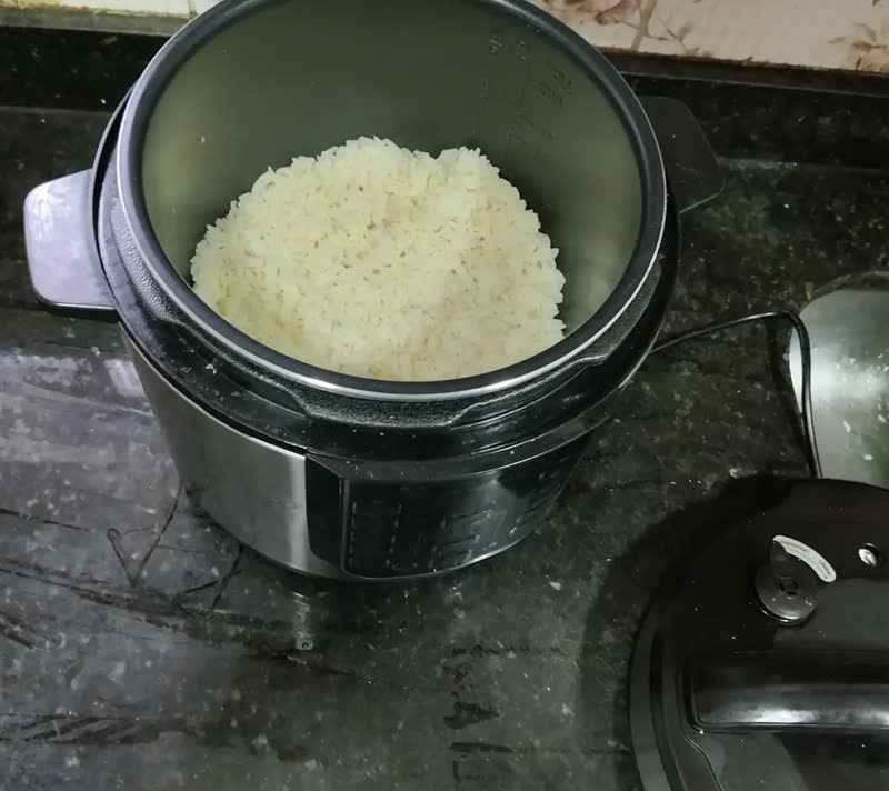 foto de Panela De Pressão Elétrica Ppe-102 6 Litros Kian Preto