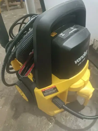 foto de Lavadora de Alta Pressão e Aspirador 2 em 1 LAV 1580 220V Vonder 1500W com Stop Total e Filtro HEPA