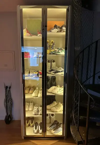 foto de Sapateira 2 Portas Reflecta Com Pés E Led 100% Mdf